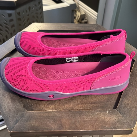 Keen Other - Worn once, Keen, slip on sneakers, pink, big girl size 4